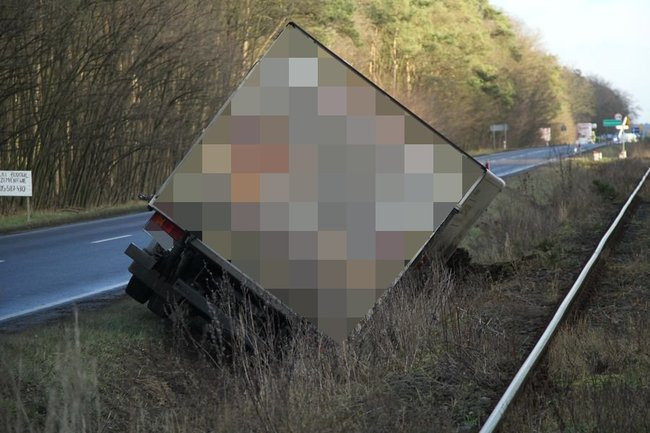 Wypadek na dwunastce. Dwie osoby nie żyją (zdjęcia i dźwięk)