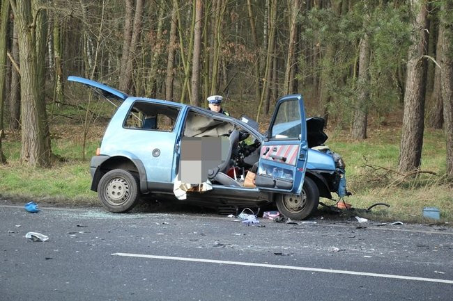 Wypadek na dwunastce. Dwie osoby nie żyją (zdjęcia i dźwięk)