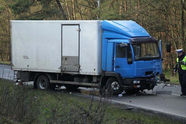 Wypadek na dwunastce. Dwie osoby nie żyją (zdjęcia i dźwięk)