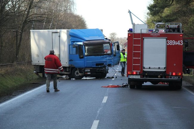 Wypadek na dwunastce. Dwie osoby nie żyją (zdjęcia i dźwięk)