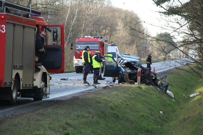 Wypadek na dwunastce. Dwie osoby nie żyją (zdjęcia i dźwięk)
