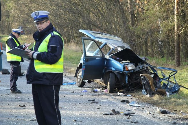 Wypadek na dwunastce. Dwie osoby nie żyją (zdjęcia i dźwięk)