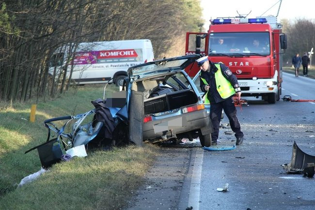 Wypadek na dwunastce. Dwie osoby nie żyją (zdjęcia i dźwięk)