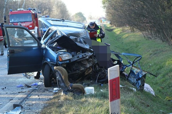 Wypadek na dwunastce. Dwie osoby nie żyją (zdjęcia i dźwięk)