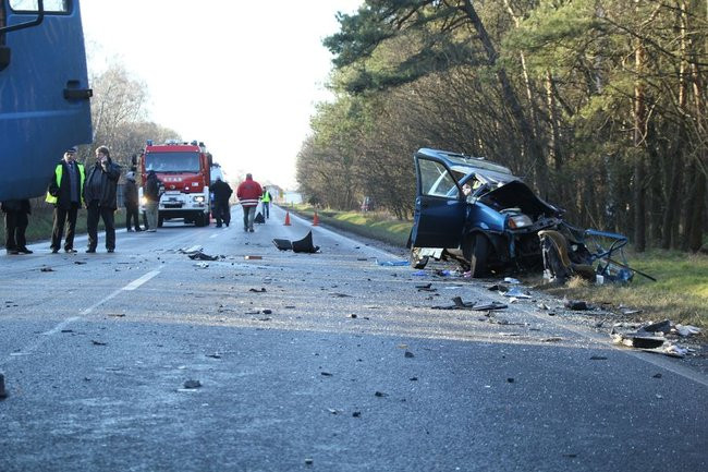 Wypadek na dwunastce. Dwie osoby nie żyją (zdjęcia i dźwięk)