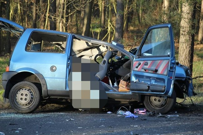 Wypadek na dwunastce. Dwie osoby nie żyją (zdjęcia i dźwięk)