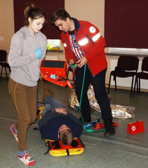 Młodzież z PCK na biwaku (zdjęcia)