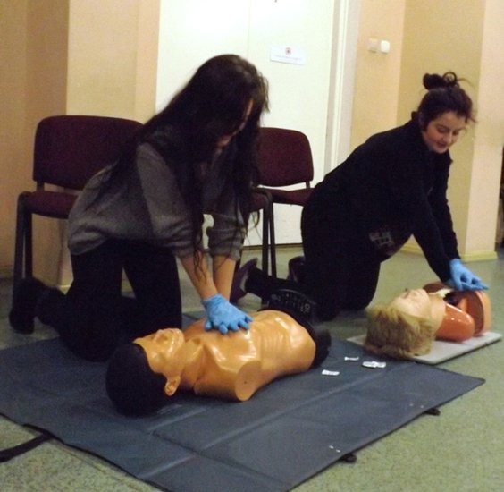 Młodzież z PCK na biwaku (zdjęcia)