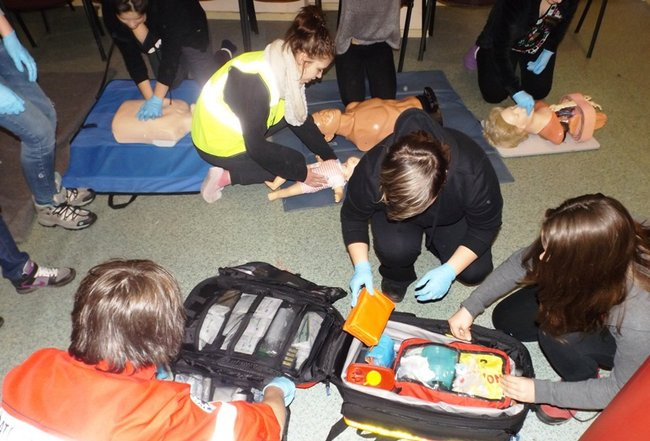 Młodzież z PCK na biwaku (zdjęcia)