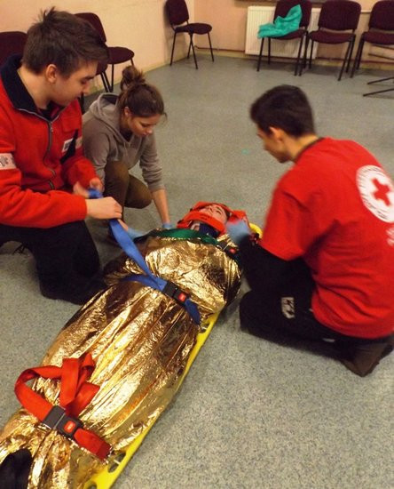 Młodzież z PCK na biwaku (zdjęcia)