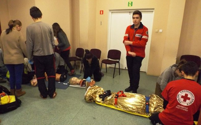 Młodzież z PCK na biwaku (zdjęcia)