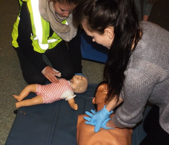 Młodzież z PCK na biwaku (zdjęcia)