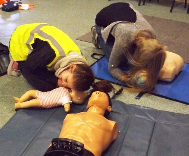 Młodzież z PCK na biwaku (zdjęcia)