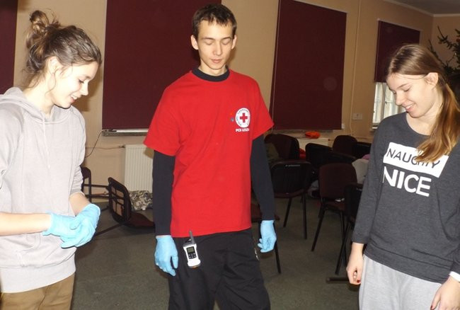 Młodzież z PCK na biwaku (zdjęcia)