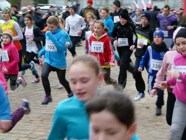 Trzystu sylwestrowych biegaczy ( zdjęcia)