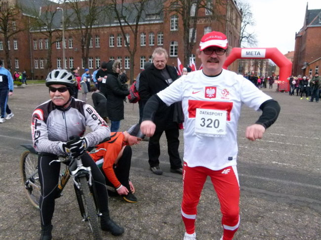 Trzystu sylwestrowych biegaczy ( zdjęcia)