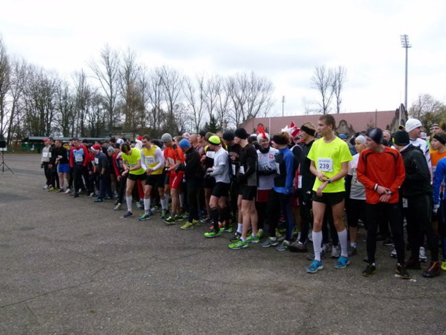 Trzystu sylwestrowych biegaczy ( zdjęcia)