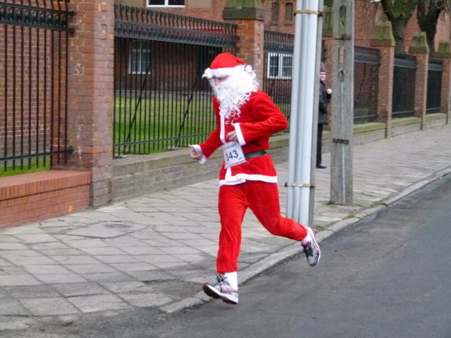 Trzystu sylwestrowych biegaczy ( zdjęcia)