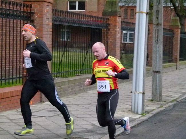 Trzystu sylwestrowych biegaczy ( zdjęcia)