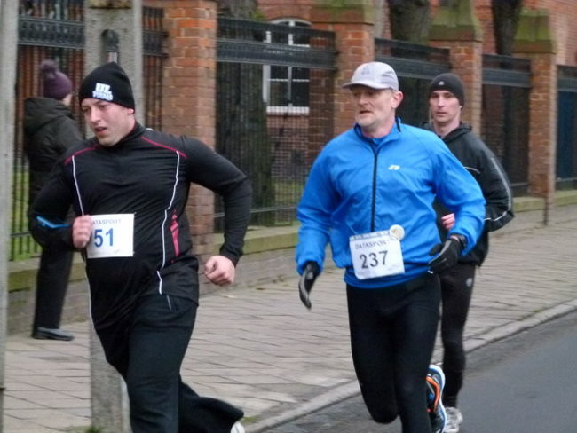 Trzystu sylwestrowych biegaczy ( zdjęcia)