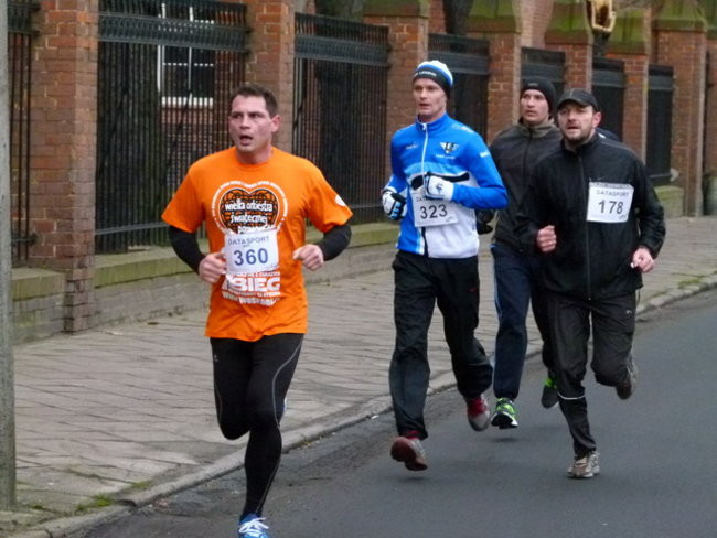 Trzystu sylwestrowych biegaczy ( zdjęcia)