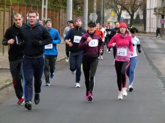 Trzystu sylwestrowych biegaczy ( zdjęcia)