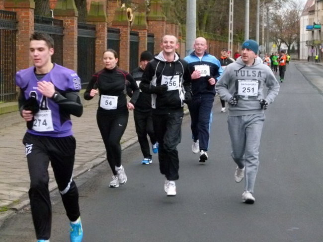 Trzystu sylwestrowych biegaczy ( zdjęcia)