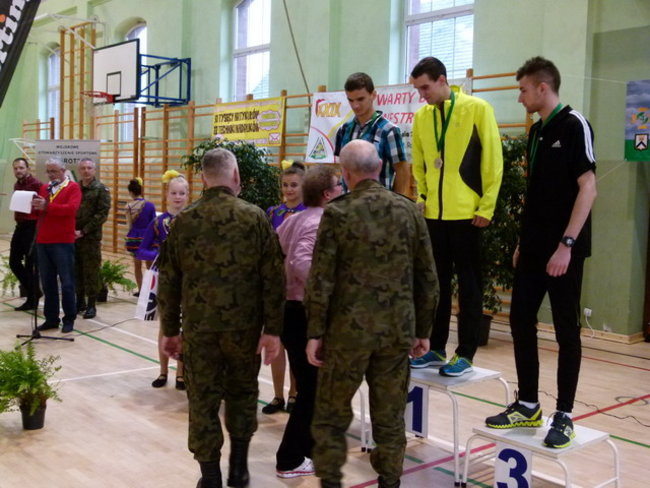 Trzystu sylwestrowych biegaczy ( zdjęcia)