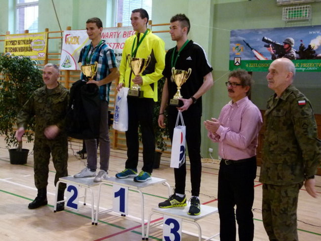 Trzystu sylwestrowych biegaczy ( zdjęcia)