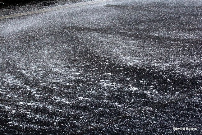 Dachowanie samochodu koło Krzemieniewa (zdjęcia)