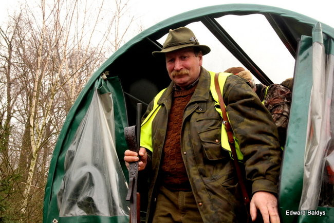 Kilkudziesięciu myśliwych na polowaniu (zdjęcia)