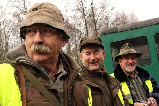 Kilkudziesięciu myśliwych na polowaniu (zdjęcia)