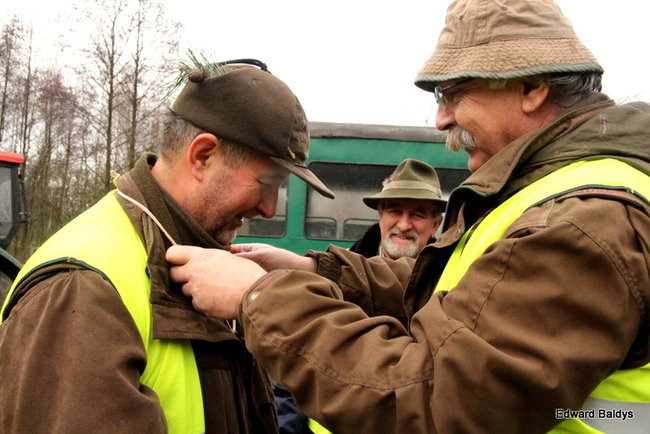 Kilkudziesięciu myśliwych na polowaniu (zdjęcia)