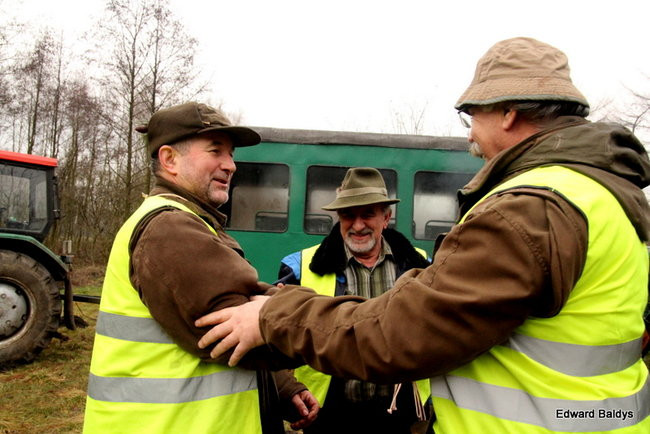 Kilkudziesięciu myśliwych na polowaniu (zdjęcia)
