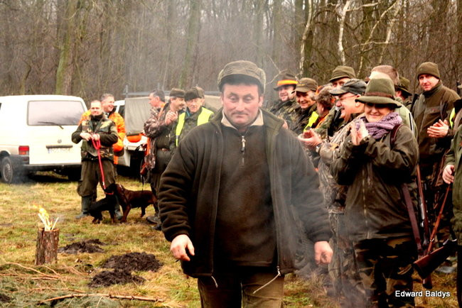 Kilkudziesięciu myśliwych na polowaniu (zdjęcia)