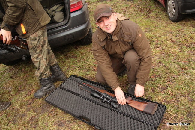 Kilkudziesięciu myśliwych na polowaniu (zdjęcia)
