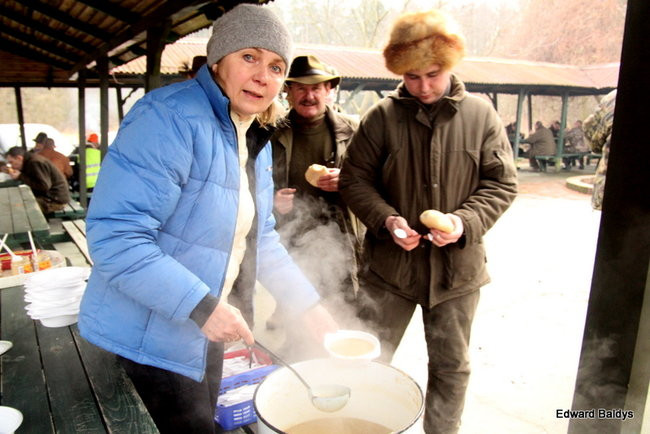 Kilkudziesięciu myśliwych na polowaniu (zdjęcia)