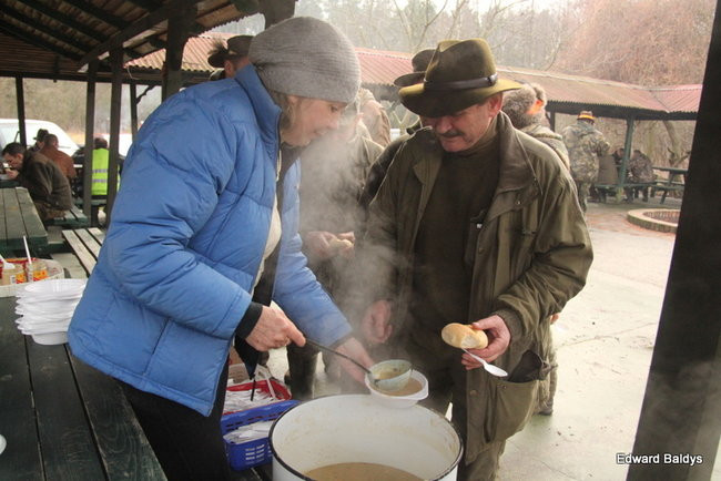 Kilkudziesięciu myśliwych na polowaniu (zdjęcia)