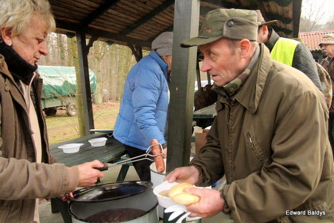 Kilkudziesięciu myśliwych na polowaniu (zdjęcia)