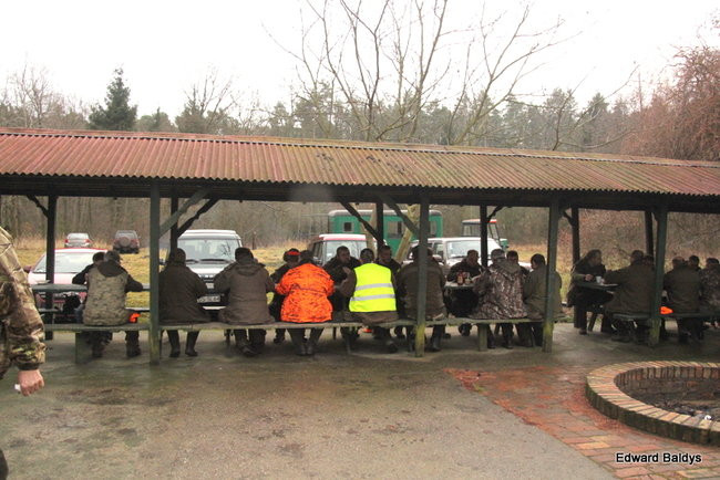 Kilkudziesięciu myśliwych na polowaniu (zdjęcia)