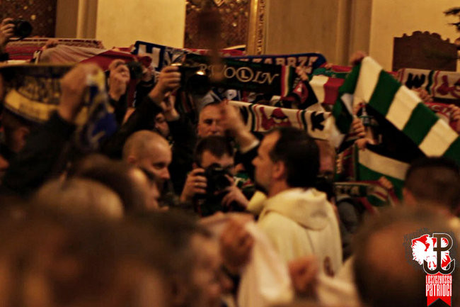 Kibice Unii Leszno na pielgrzymce w Częstochowie (zdjęcia i film)