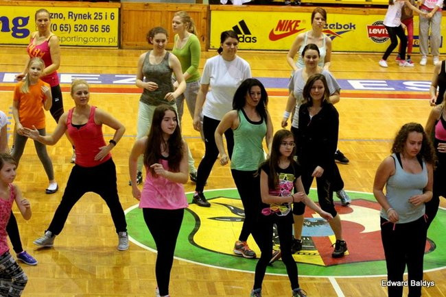 Przez trzy godziny tańczyli Zumbe (zdjęcia)