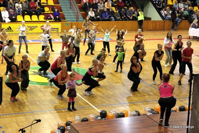 Przez trzy godziny tańczyli Zumbe (zdjęcia)