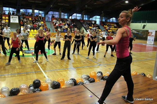 Przez trzy godziny tańczyli Zumbe (zdjęcia)