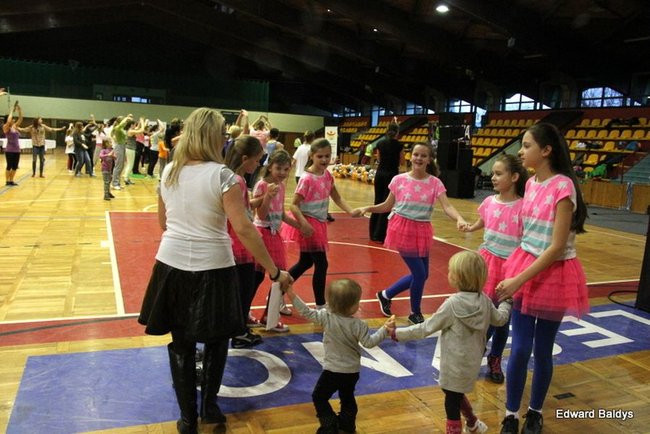 Przez trzy godziny tańczyli Zumbe (zdjęcia)