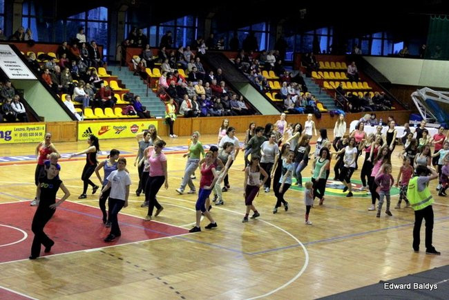 Przez trzy godziny tańczyli Zumbe (zdjęcia)