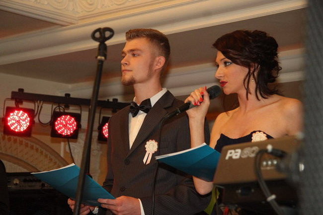 Sezon studniówkowy rozpoczęty (zdjęcia)