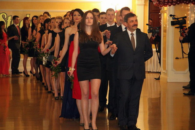 Sezon studniówkowy rozpoczęty (zdjęcia)