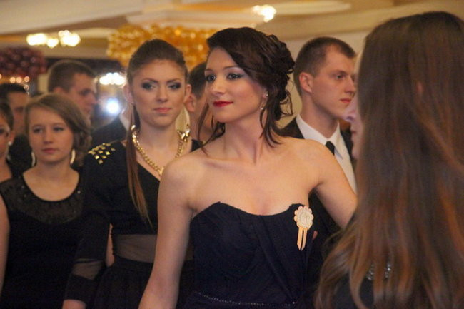 Sezon studniówkowy rozpoczęty (zdjęcia)