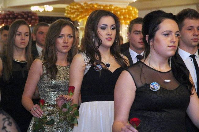 Sezon studniówkowy rozpoczęty (zdjęcia)